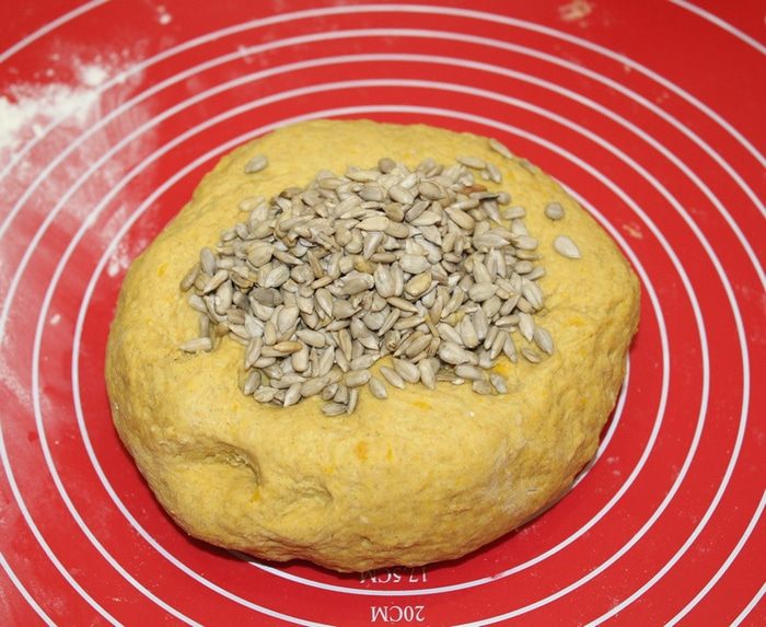 Пшенично-ржаной хлеб с тыквой