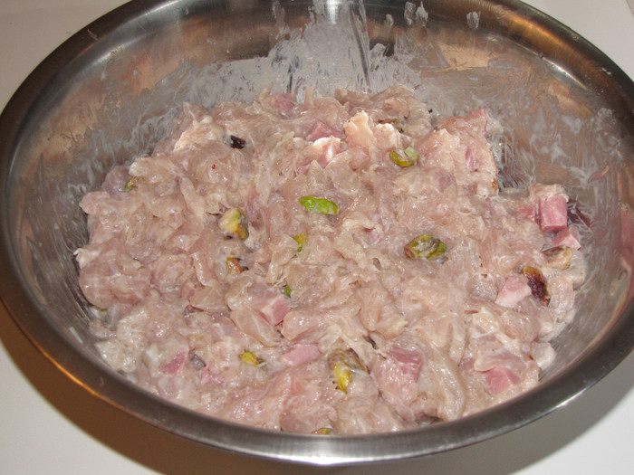 Куриный террин с ветчиной и фисташками