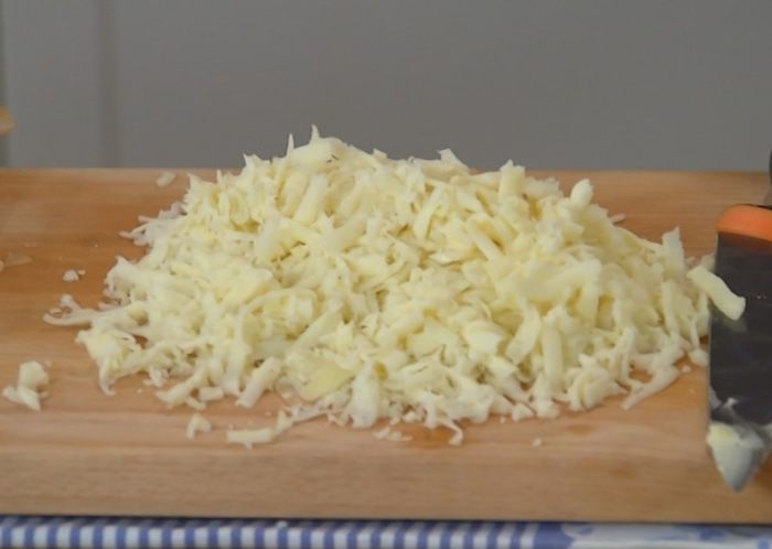 Пирог с тыквой, луком и сыром 