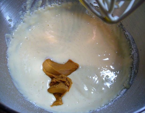 Канеле с арахисовой пастой