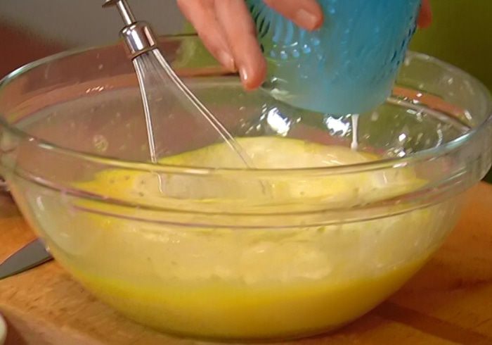 Французские гренки с сушеной вишней и курагой 