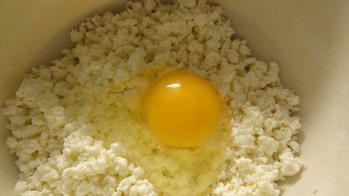 Сырники по-восточному с ягодами годжи и корицей