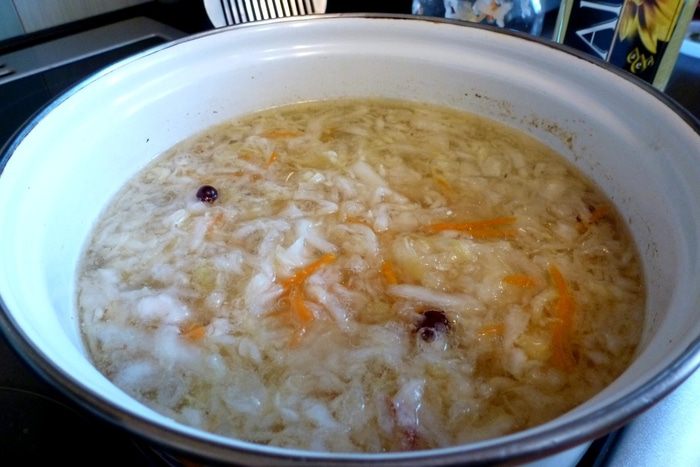Запорожский капустняк с уткой и копченым черносливом