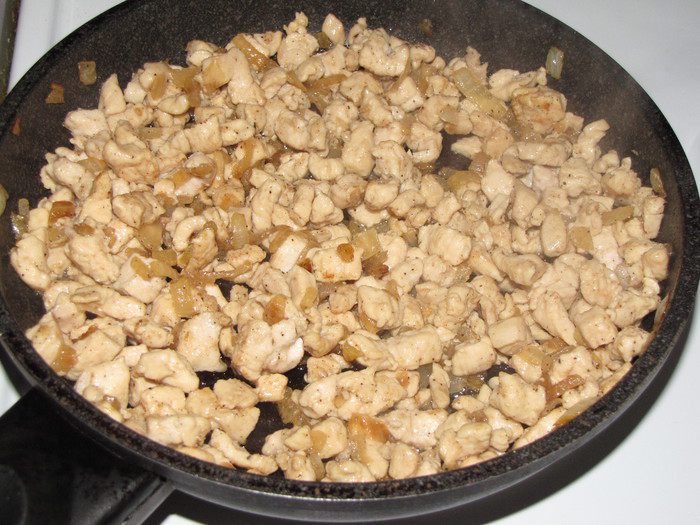 Мини-багеты, фаршированные курицей и грибами
