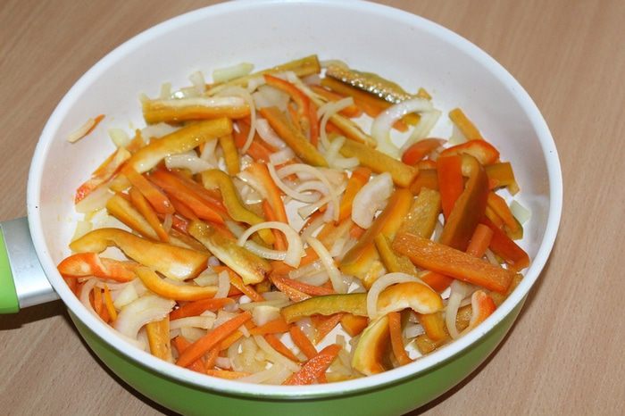 Соте со стручковой фасолью и фрикадельками