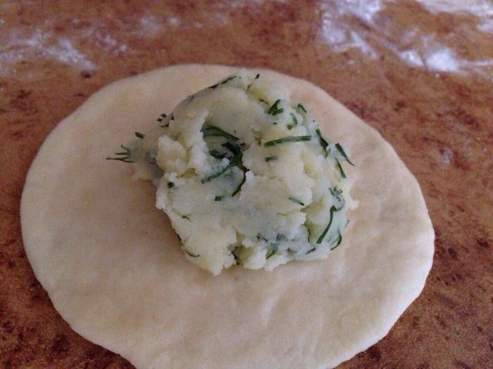 Пирожки с картошкой и зеленью на кефире (бездрожжевые)