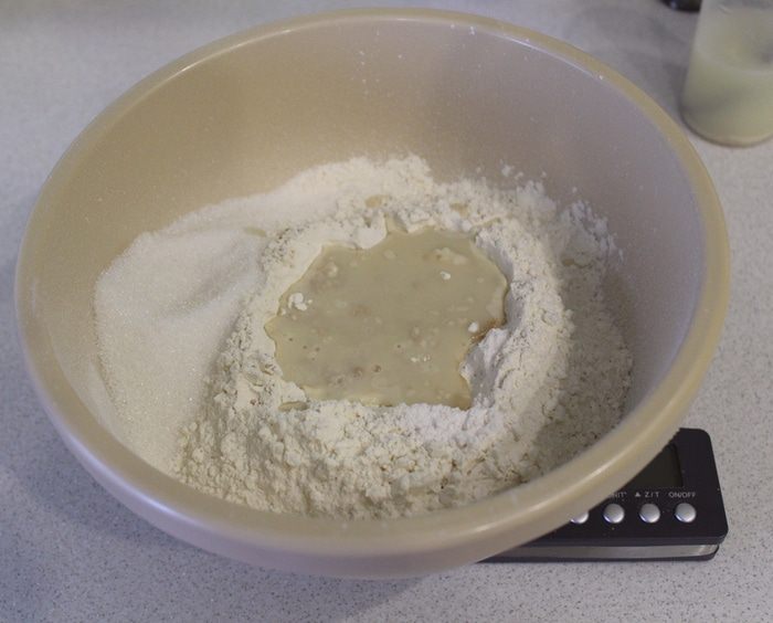 Ванильные сдобные булочки с джемом
