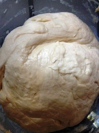 Сдобный пирог с маком и корицей
