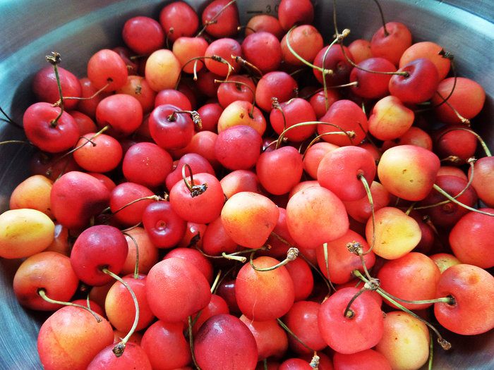 Пирог «Черешня в ореховом тесте»