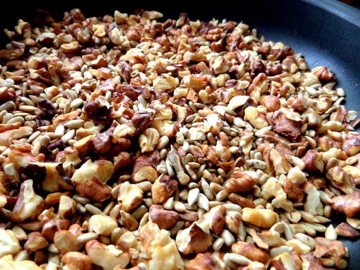 Козинаки из орехов, семечек и ягод годжи