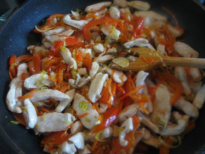 Курица с овощами  в кисло-сладком соусе