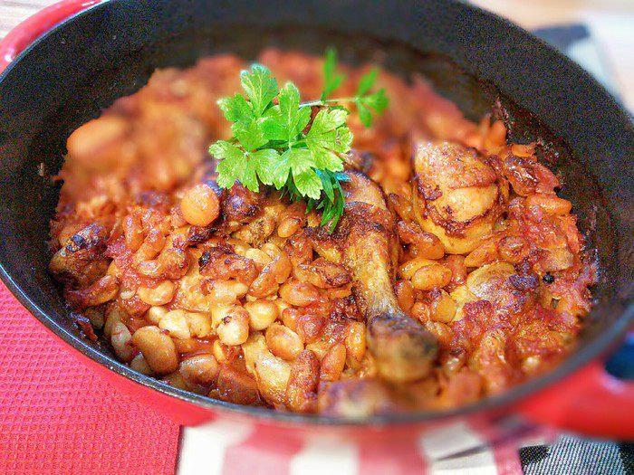 Жаркое из курицы с фасолью 