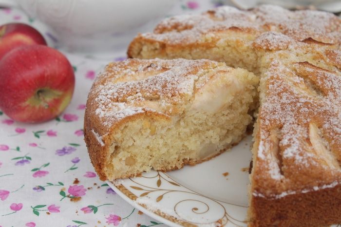 Итальянский яблочный пирог с изюмом