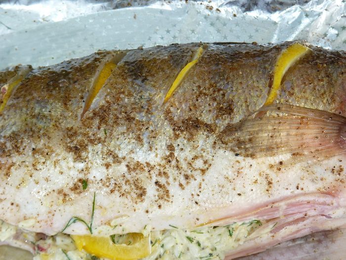 Нежный запеченный судак с начинкой