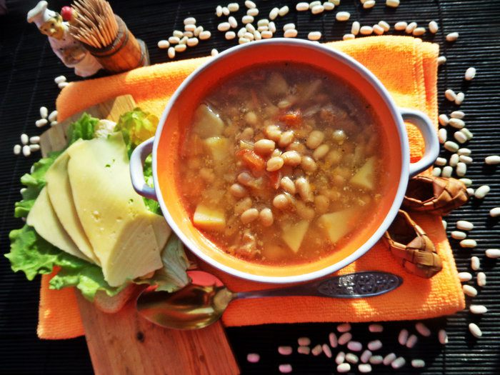 Постный суп с фасолью и овощами
