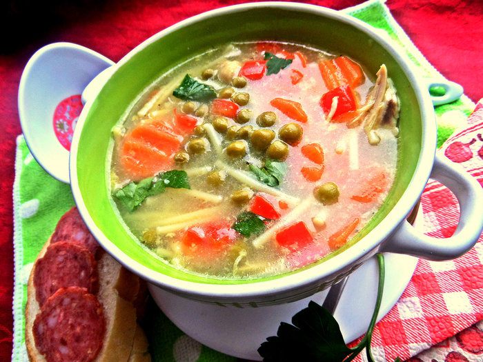 Суп с овощами и спагетти