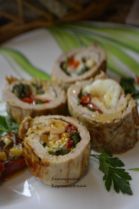 Мясо &amp;quot;Капрезе&amp;quot; с вялеными томатами и моцареллой