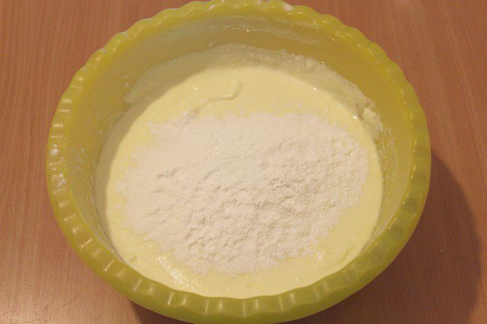 Чизкейк с маскарпоне и брусничным соусом