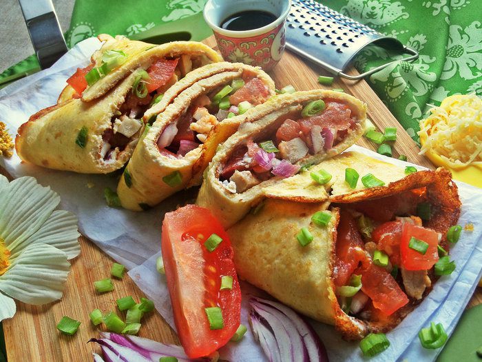Омлетный рулет с начинкой
