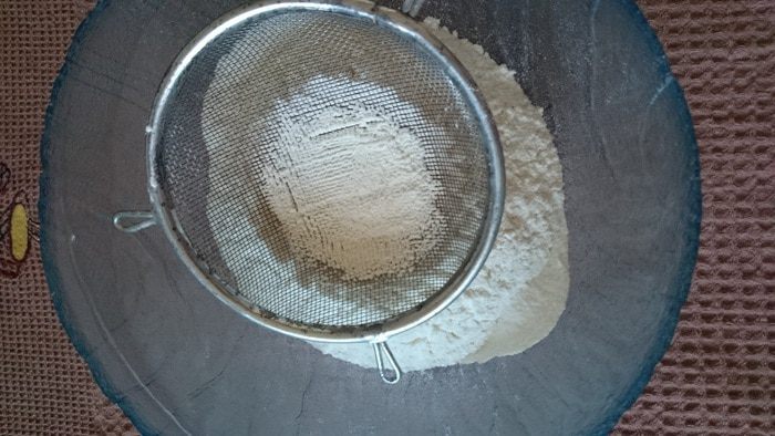 Банановый кекс с кедровыми орешками и цедрой лимона