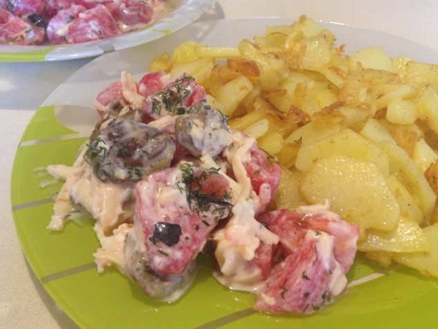 Салат из помидора и баклажана с сыром