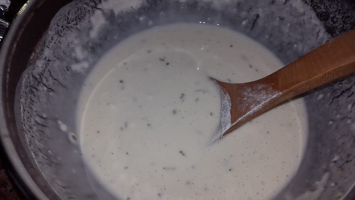 Кальмары в кляре с постно-чесночным соусом