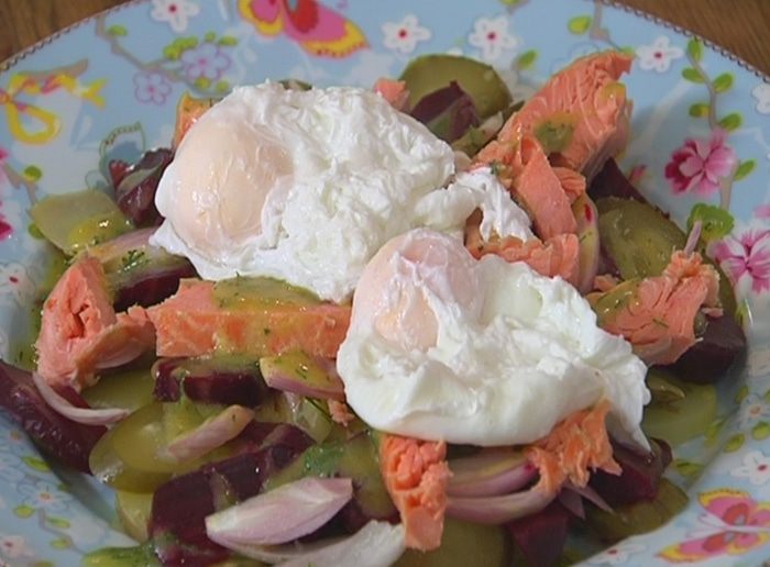 Салат из рыбы, картофеля и свеклы 