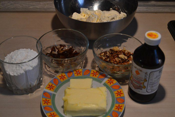 Сливочная пасха с грецкими орехами и финиками