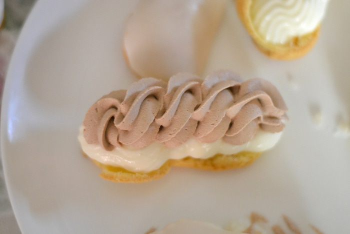 Эклеры со сливочно-шоколадным кремом (Ekler fánk)