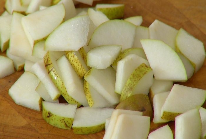 Хитрая грушевая шарлотка с ежевикой