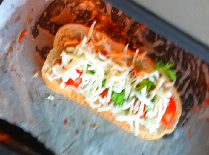 Горячий бутерброд с помидорами