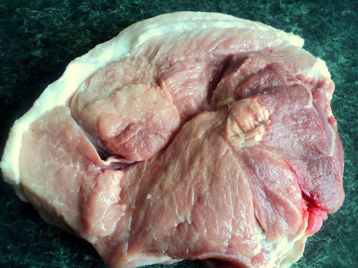 Запеченный свиной окорок