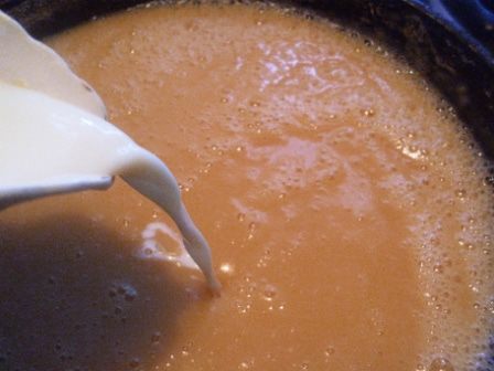 Легкий гороховый суп с чесночными гренками