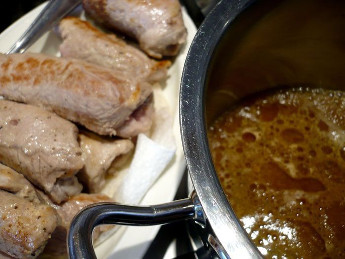 Рулеты из телятины с шалфеем и пармской ветчиной