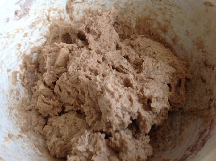 Шоколадное печенье с орешком