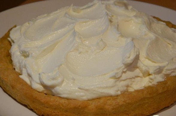Летний торт с йогуртом и клубникой