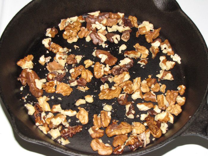 Легкий салат с черешней и куриным филе