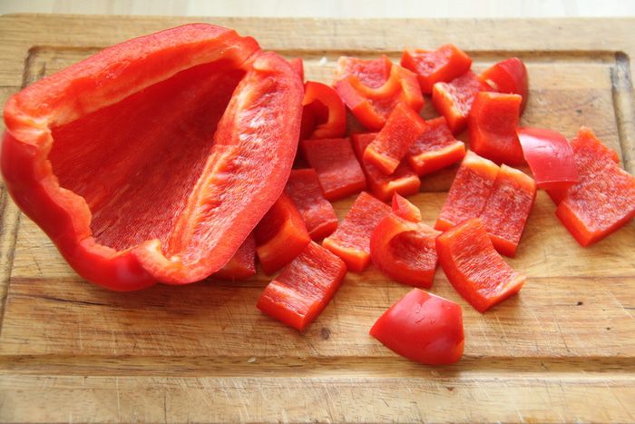 Тeплый салат с черной чечевицей и киноа