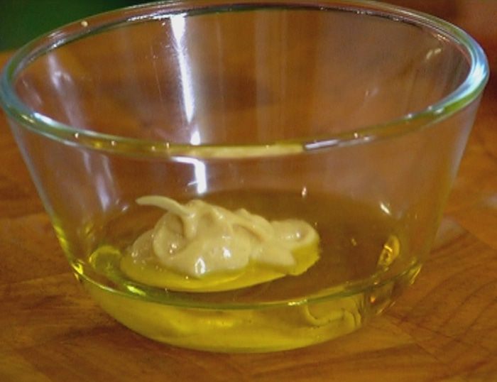 Чечевица с яйцом пашот, беконом и спаржей 