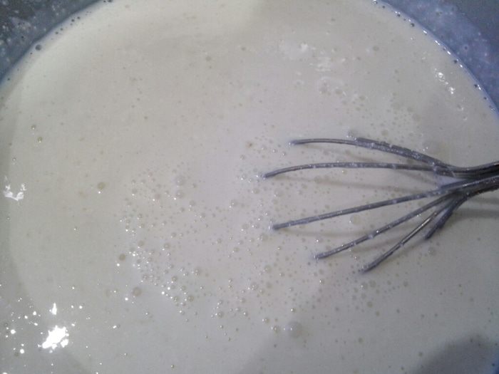 Творожный торт с фруктами, изюмом и орехами