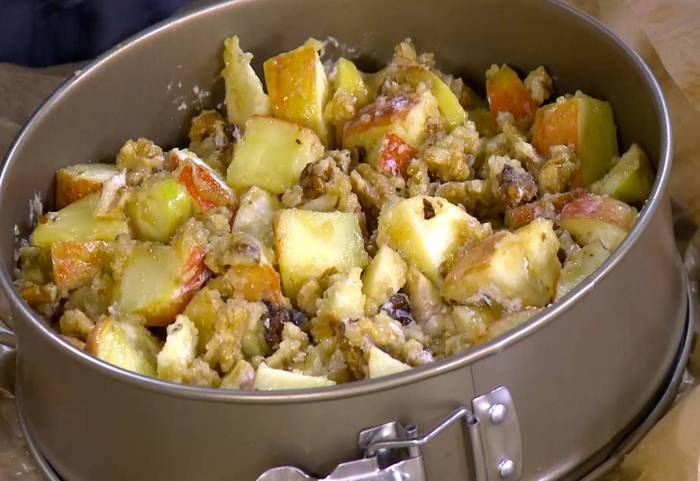 Яблочно-ореховый пирог на сидре 