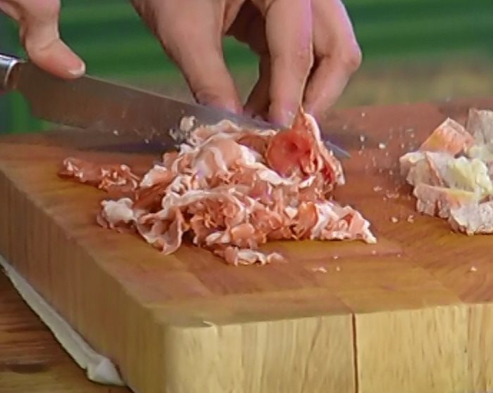 Спаржа с грибами и беконом под сырной корочкой