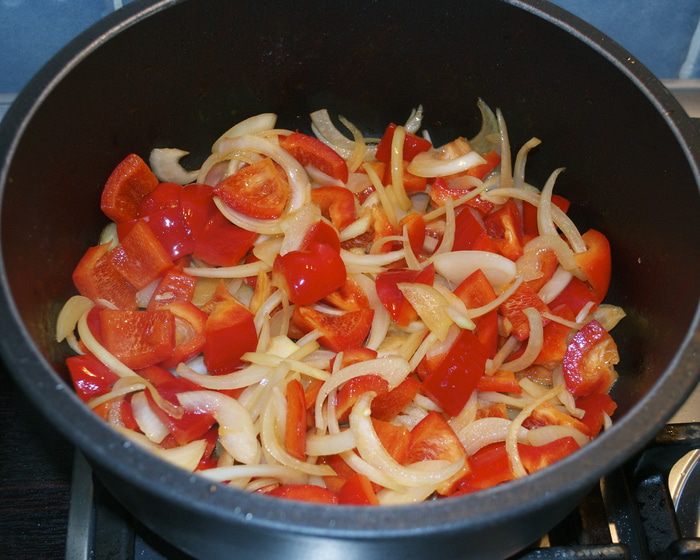 Куриная паприка с мини-клецками