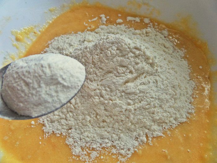 Пирог «Черешня в ореховом тесте»