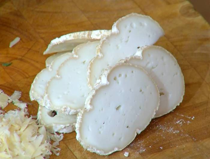 Фаршированные баклажаны с пармезаном и козьим сыром