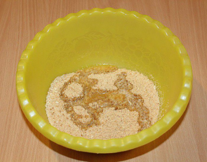 Чизкейк с маскарпоне и брусничным соусом