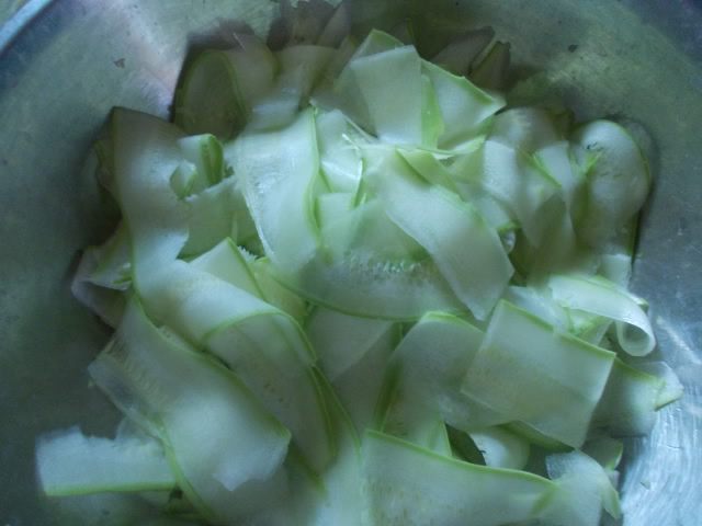 Закуска из маринованных кабачков с медом и чесноком