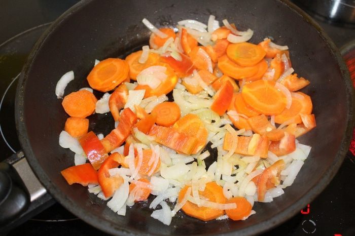 Грибы с сырными сконами