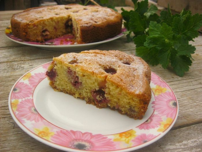 Сметанный пирог с клубникой