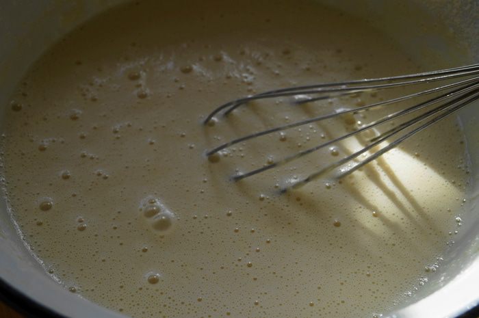 Тонкие блинчики с творогом и вишней